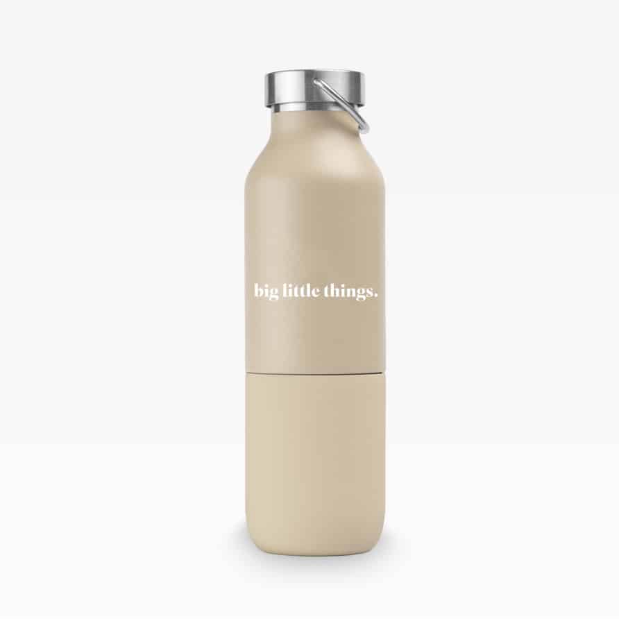 Freya Duo recycelte Edelstahl-Flasche mit Becher, 590 ml isoliert – individualisierbar für Unternehmen und Events, hält Heißes 8h und Kaltes 24h.