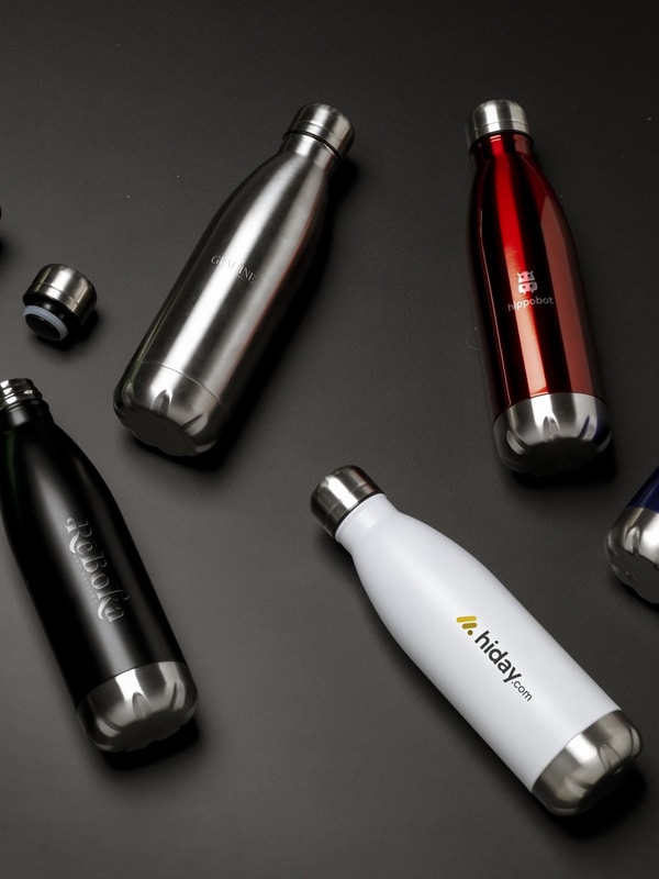 Merchandise Trinkflasche im Fokus, perfekt für Kampagnen und Branding-Zwecke