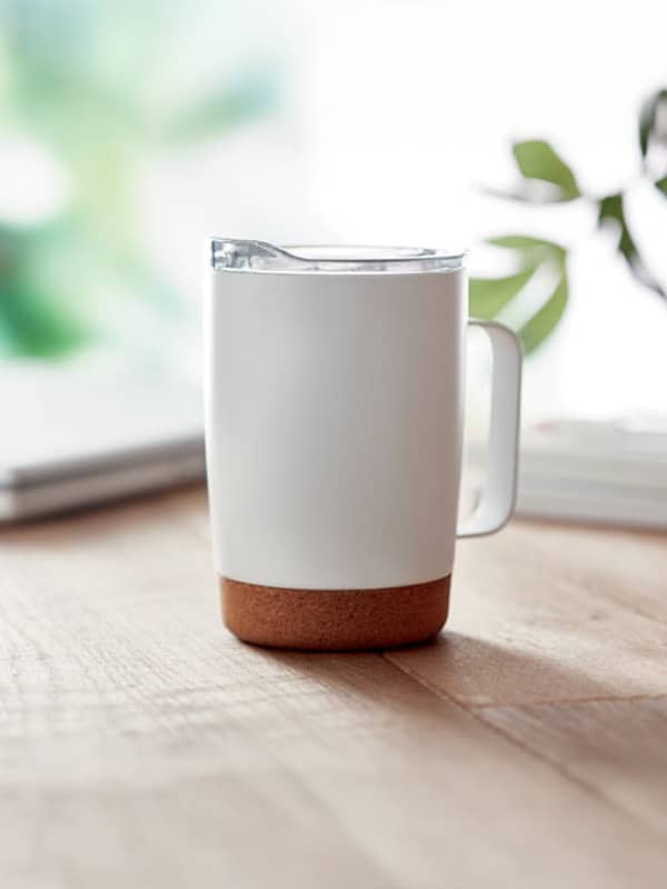 Elegante individualisierte Kaffeebecher mit stilvollem Design – hochwertige Markenbotschaft für anspruchsvolle Zielgruppen