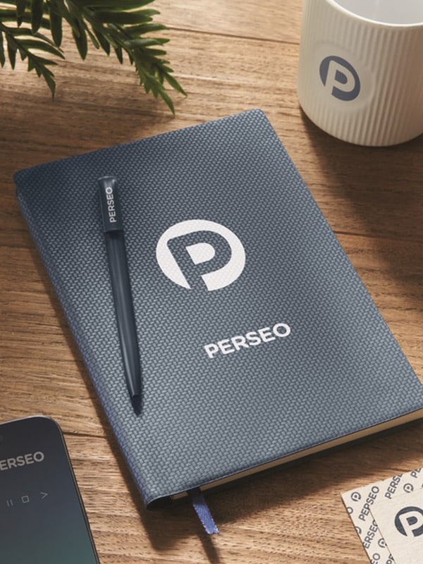 Hochwertiges individualisierbares Notizbuch schwarz mit Firmenlogo