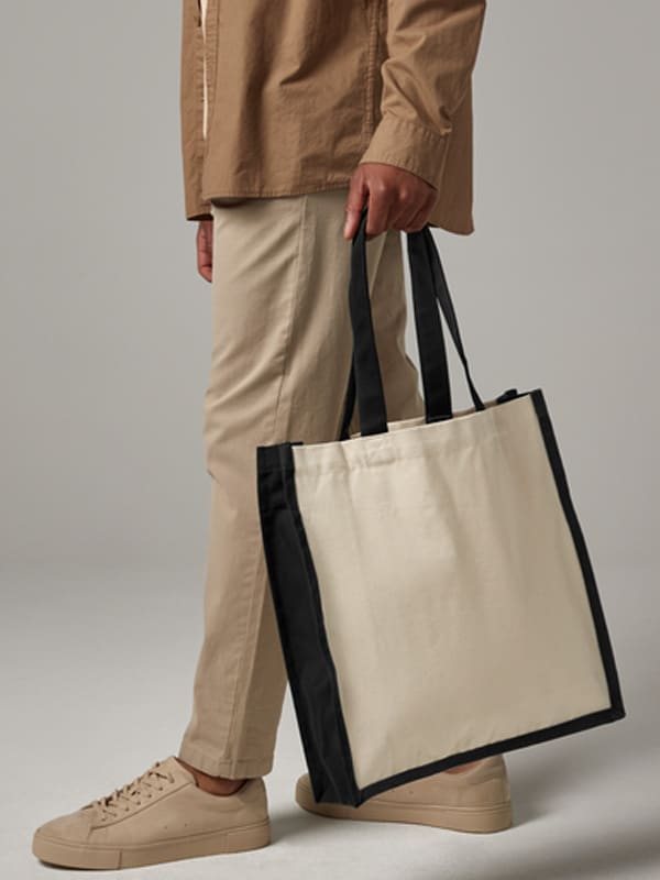 Vielfältige Auswahl an personalisierbaren Tragetaschen, Merchandise in allen Wunschfarben