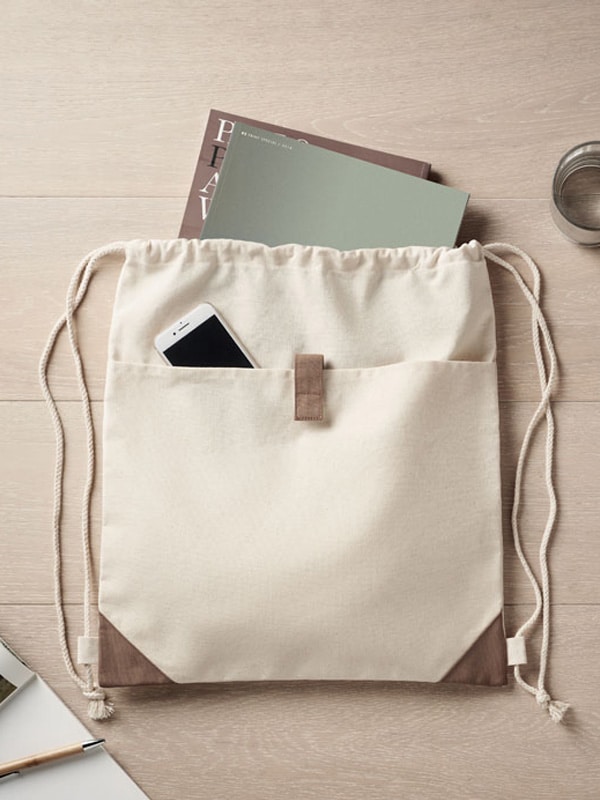 Moderne individualisierbare Tragetasche im urbanen Lifestyle, ideal für Branding und Events